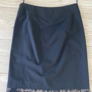Hugo Boss  black wool skirt. Size: US-4
